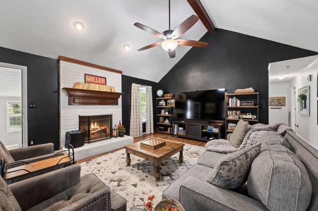 1508 Creekstone Dr, Columbia, TN 38401