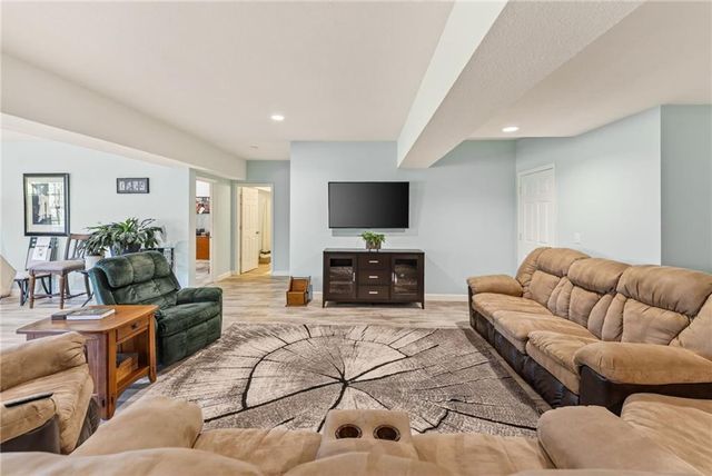 19255 Lane Tree Drive, Platte City, MO 64079