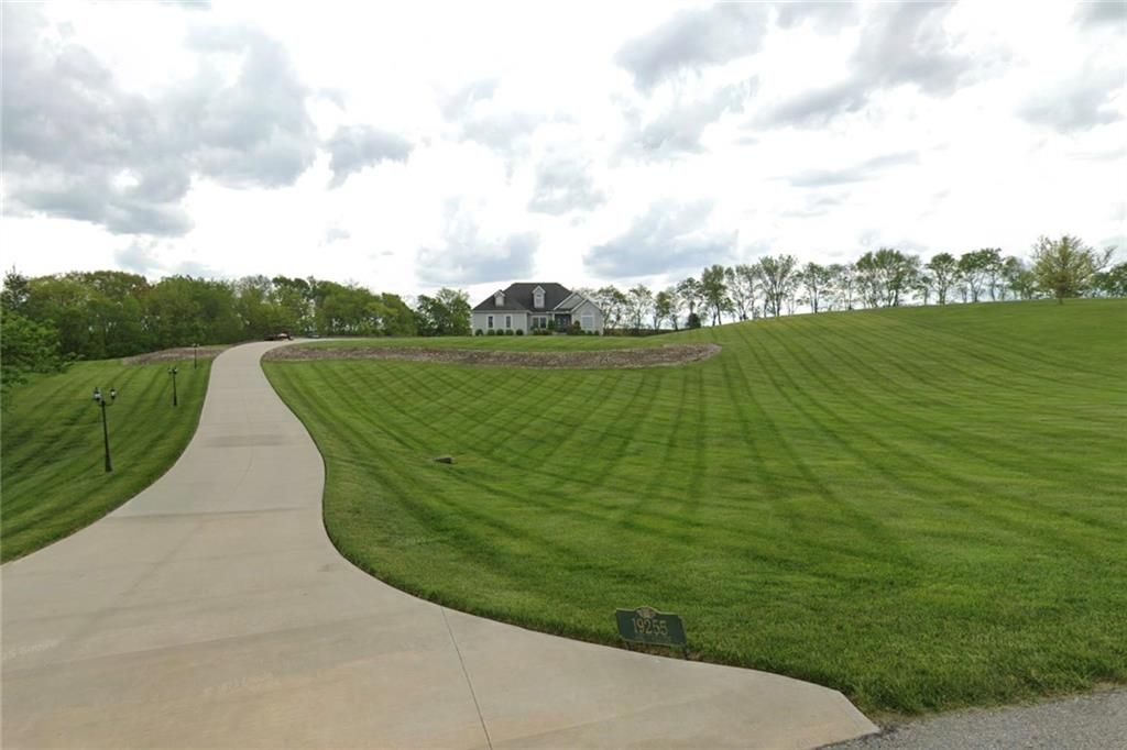 19255 Lane Tree Drive, Platte City, MO 64079