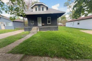 1317 E Muir Avenue, Hazel Park, MI 48030