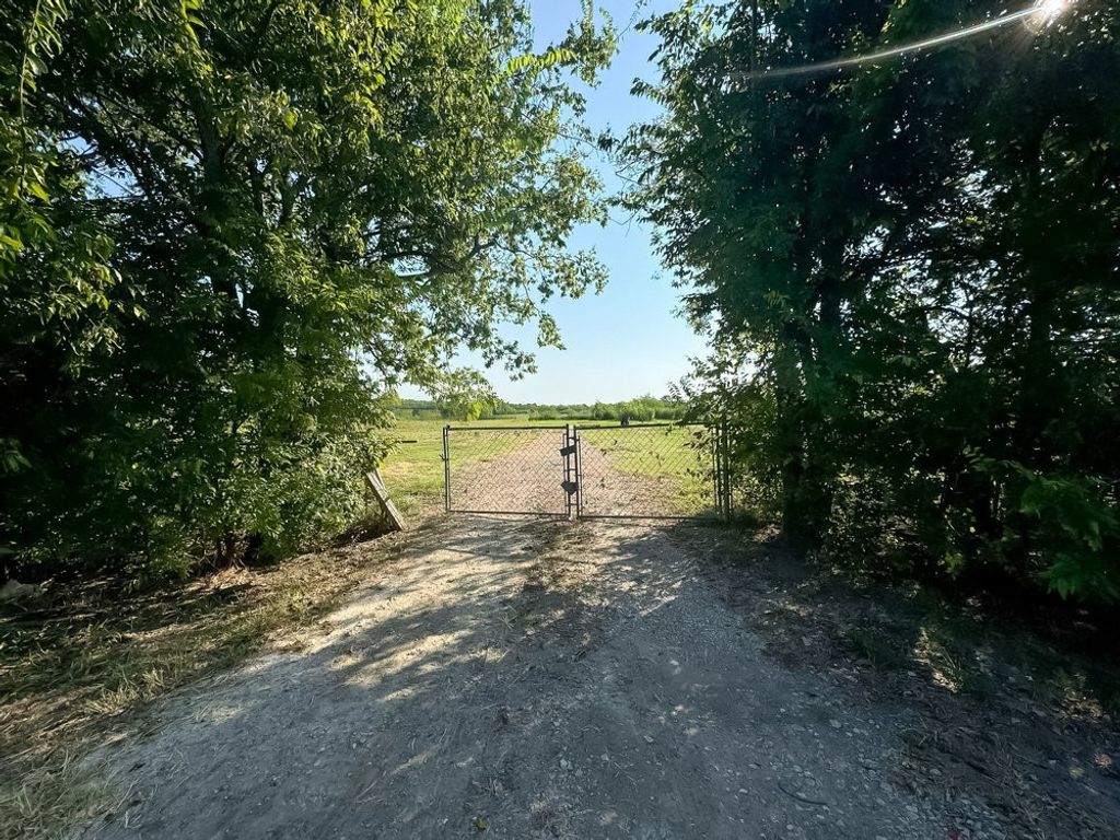 6594 County Road 140, Kaufman, TX 75142