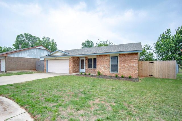 742 W Juniper Drive, Mustang, OK 73064