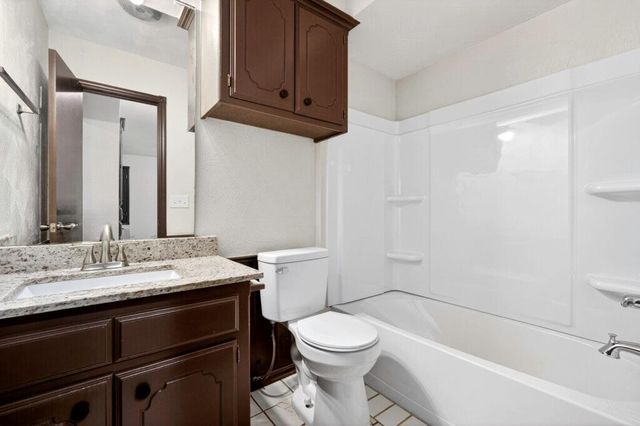 742 W Juniper Drive, Mustang, OK 73064