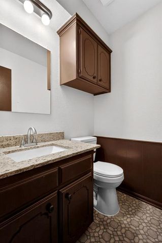 742 W Juniper Drive, Mustang, OK 73064