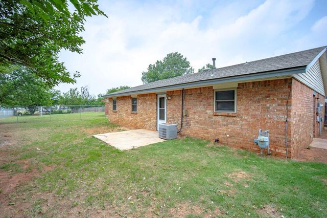 742 W Juniper Drive, Mustang, OK 73064
