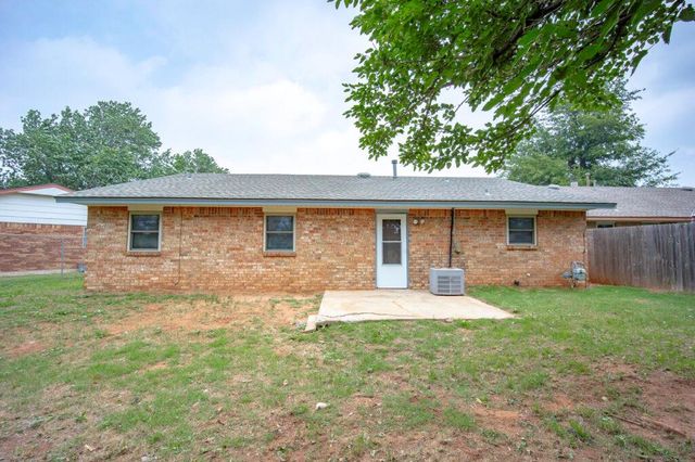 742 W Juniper Drive, Mustang, OK 73064