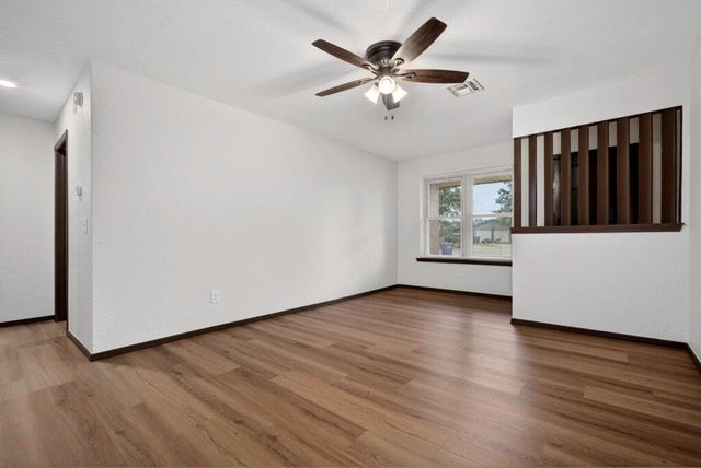 742 W Juniper Drive, Mustang, OK 73064