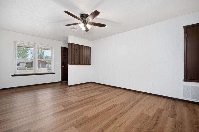 742 W Juniper Drive, Mustang, OK 73064
