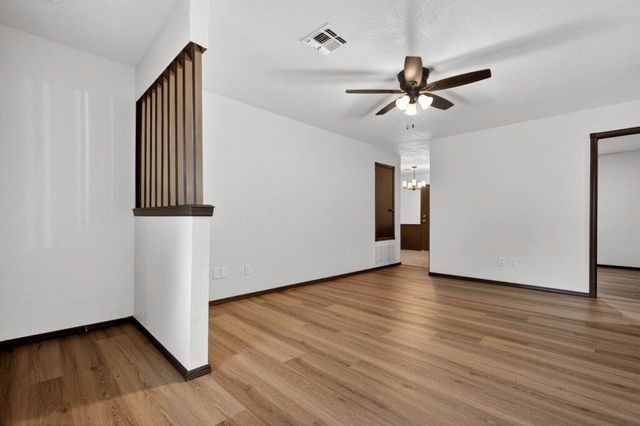 742 W Juniper Drive, Mustang, OK 73064
