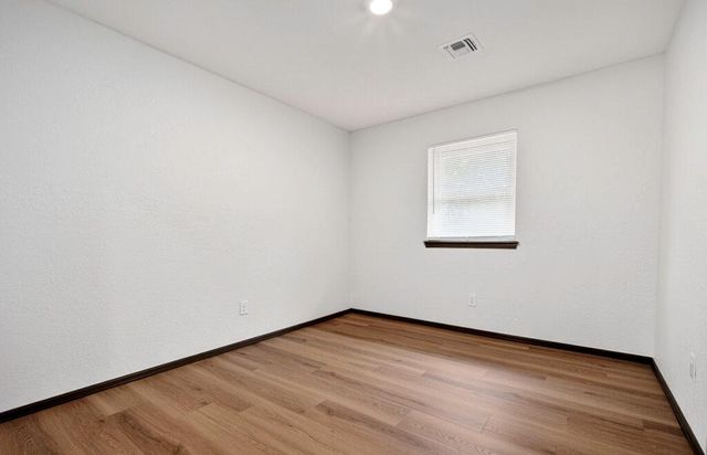 742 W Juniper Drive, Mustang, OK 73064