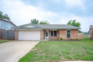 742 W Juniper Drive, Mustang, OK 73064