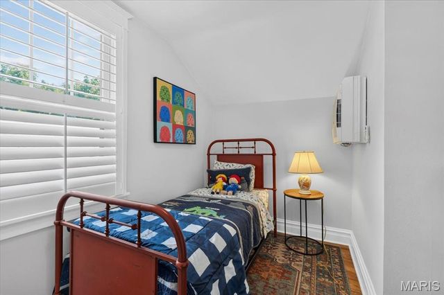 471 S Clay Avenue, St Louis, MO 63122