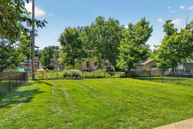 471 S Clay Avenue, St Louis, MO 63122