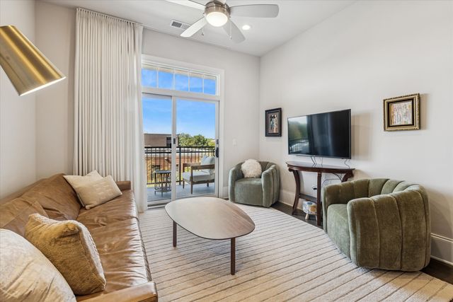 105 S Cottage Hill Avenue 304, Elmhurst, IL 60126