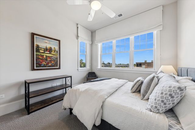 105 S Cottage Hill Avenue 304, Elmhurst, IL 60126