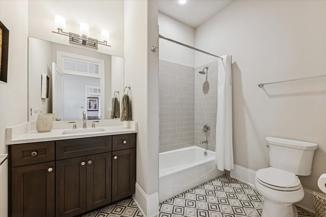 105 S Cottage Hill Avenue 304, Elmhurst, IL 60126