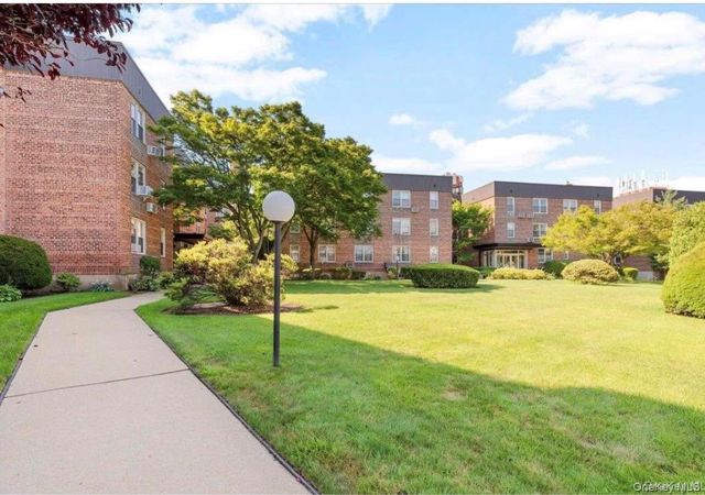 510 Dubois Ave 3 C, North Valley Stream, NY 11581