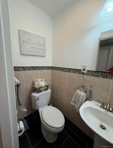 510 Dubois Ave 3 C, North Valley Stream, NY 11581
