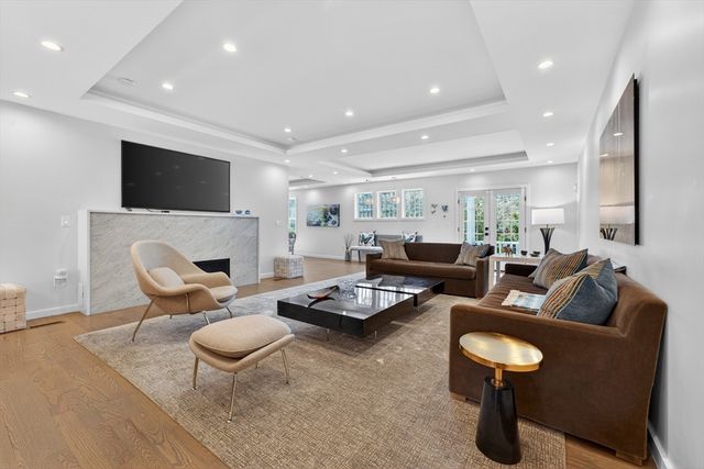 377 Walnut St. 1, Newton, MA 02460