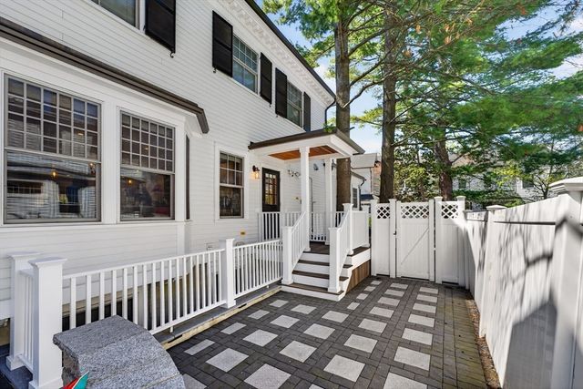 377 Walnut St. 1, Newton, MA 02460