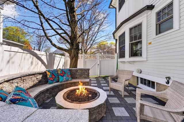 377 Walnut St. 1, Newton, MA 02460