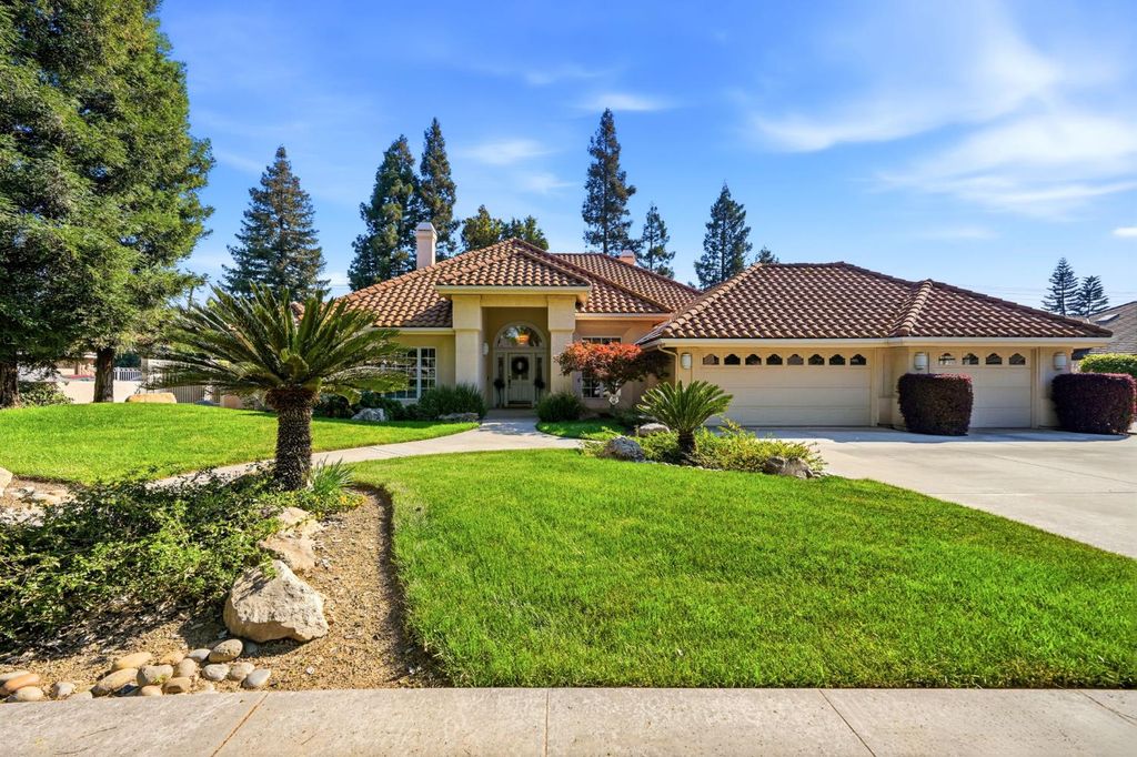 Image 2 of property listing at 3403 E Vassar Court, Visalia, CA 93292