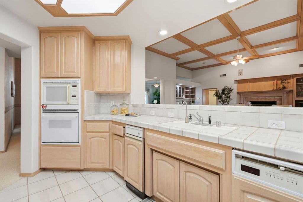 Image 31 of property listing at 3403 E Vassar Court, Visalia, CA 93292