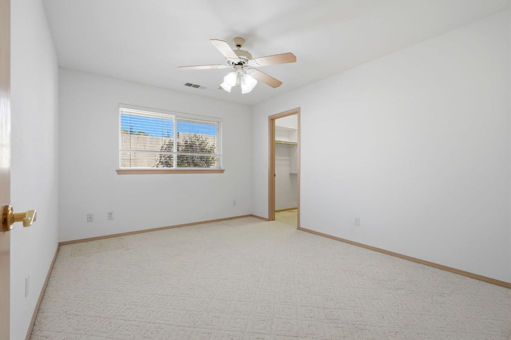 Image 40 of property listing at 3403 E Vassar Court, Visalia, CA 93292