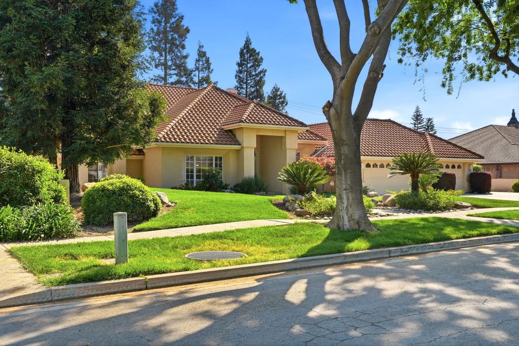 Image 6 of property listing at 3403 E Vassar Court, Visalia, CA 93292