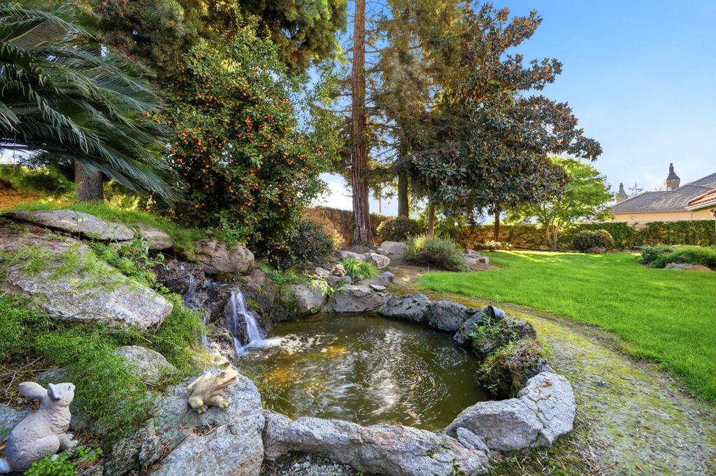 Image 70 of property listing at 3403 E Vassar Court, Visalia, CA 93292