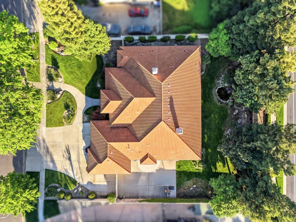 Image 71 of property listing at 3403 E Vassar Court, Visalia, CA 93292