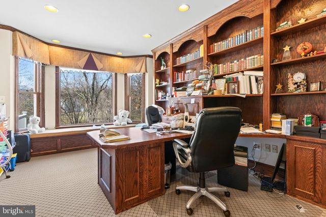 5 CROSS POINT DR, Owings, MD 20736