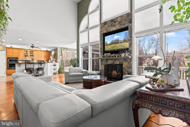 5 CROSS POINT DR, Owings, MD 20736