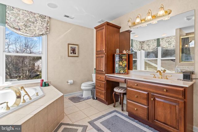 5 CROSS POINT DR, Owings, MD 20736