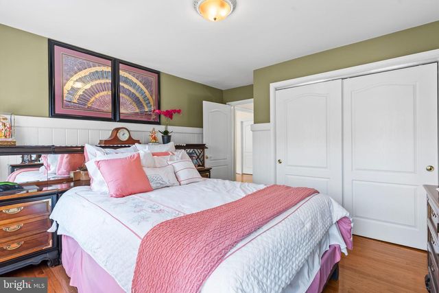 5 CROSS POINT DR, Owings, MD 20736