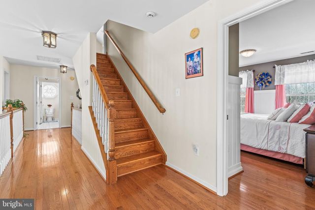 5 CROSS POINT DR, Owings, MD 20736