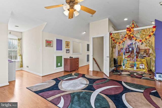 5 CROSS POINT DR, Owings, MD 20736