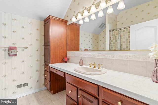 5 CROSS POINT DR, Owings, MD 20736