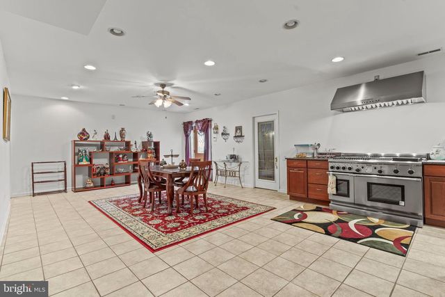 5 CROSS POINT DR, Owings, MD 20736