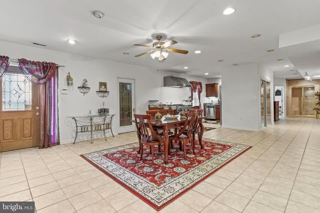 5 CROSS POINT DR, Owings, MD 20736