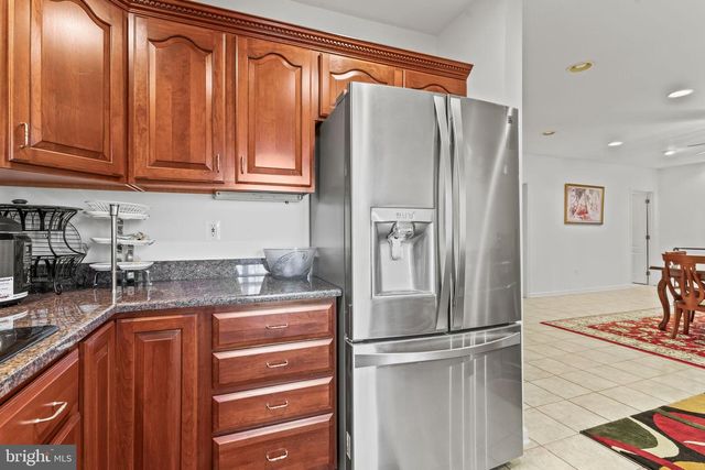 5 CROSS POINT DR, Owings, MD 20736