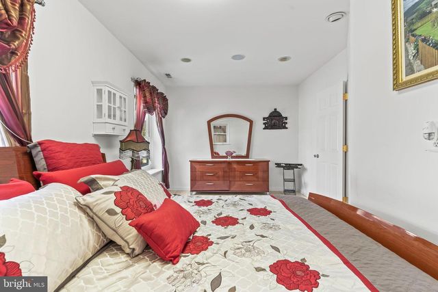 5 CROSS POINT DR, Owings, MD 20736