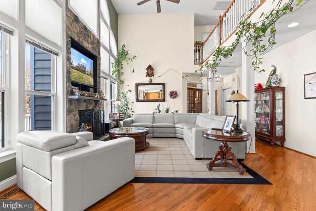 5 CROSS POINT DR, Owings, MD 20736