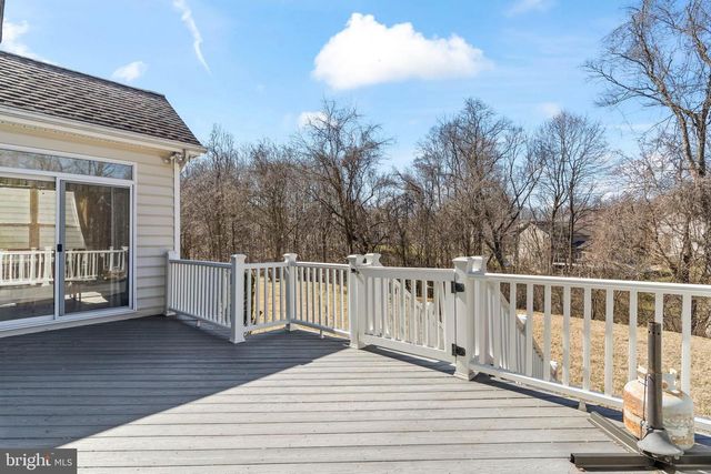 5 CROSS POINT DR, Owings, MD 20736