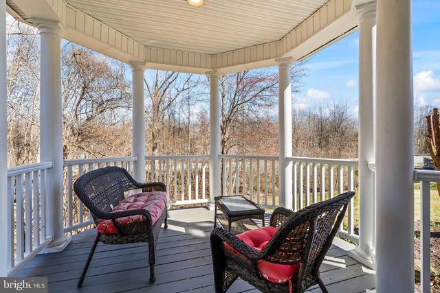 5 CROSS POINT DR, Owings, MD 20736