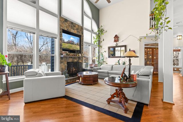 5 CROSS POINT DR, Owings, MD 20736