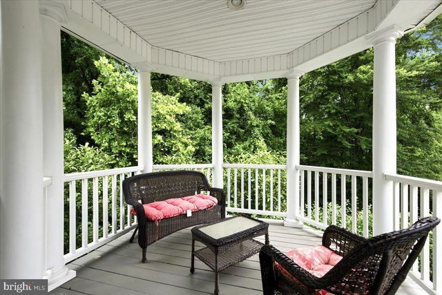5 CROSS POINT DR, Owings, MD 20736