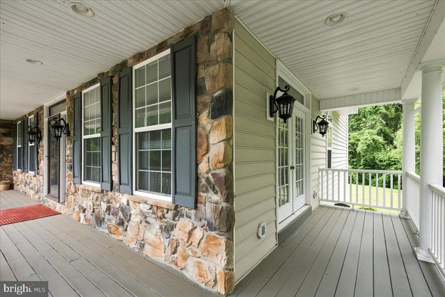 5 CROSS POINT DR, Owings, MD 20736