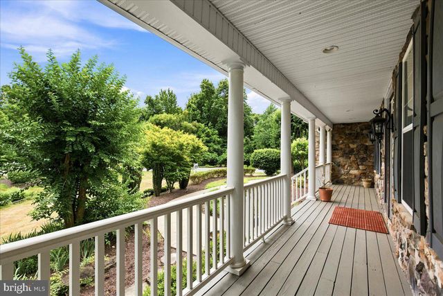 5 CROSS POINT DR, Owings, MD 20736