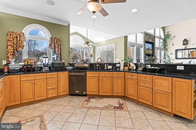 5 CROSS POINT DR, Owings, MD 20736